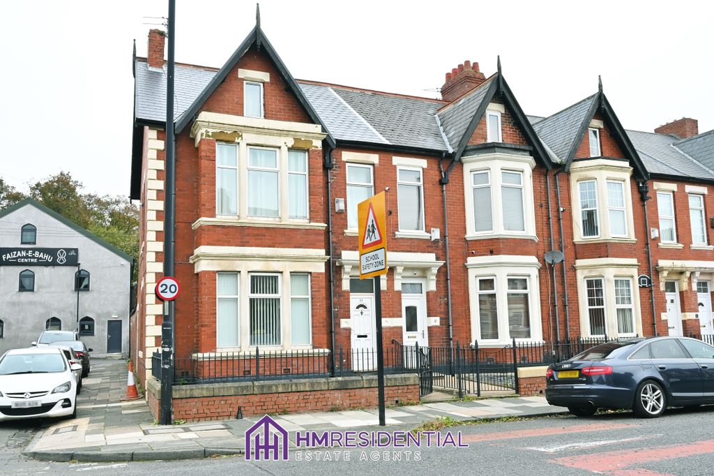 Property photo 1 of 10 6 Bedroom Terraced For Rent Available 15/01/2025, This Spacious Six Bedroom Family Home Is Ideally Located On Wingrove Road, Within Walking Distance Of All Local Amenities And Excellent Transport Links.