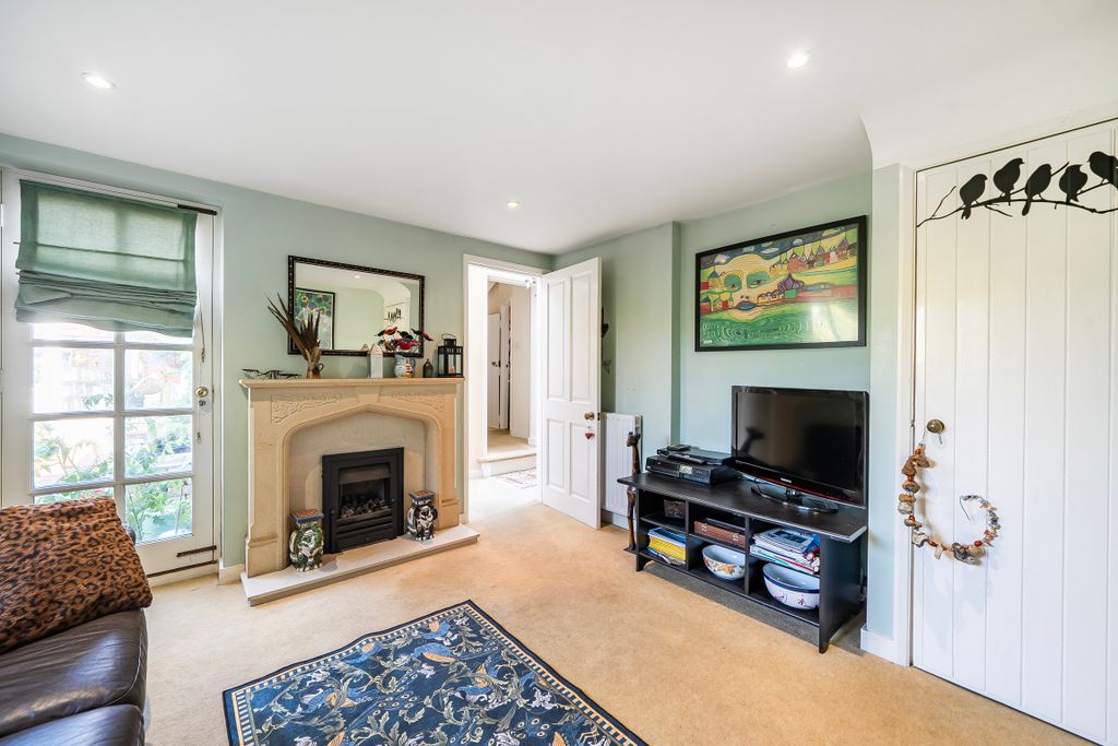 Property photo 3 of 11