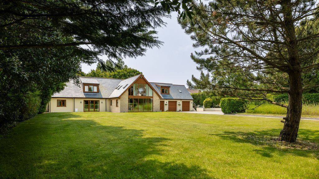 Property photo 1 of 20