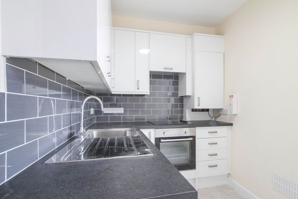 Property photo 2 of 8 4.Jpg