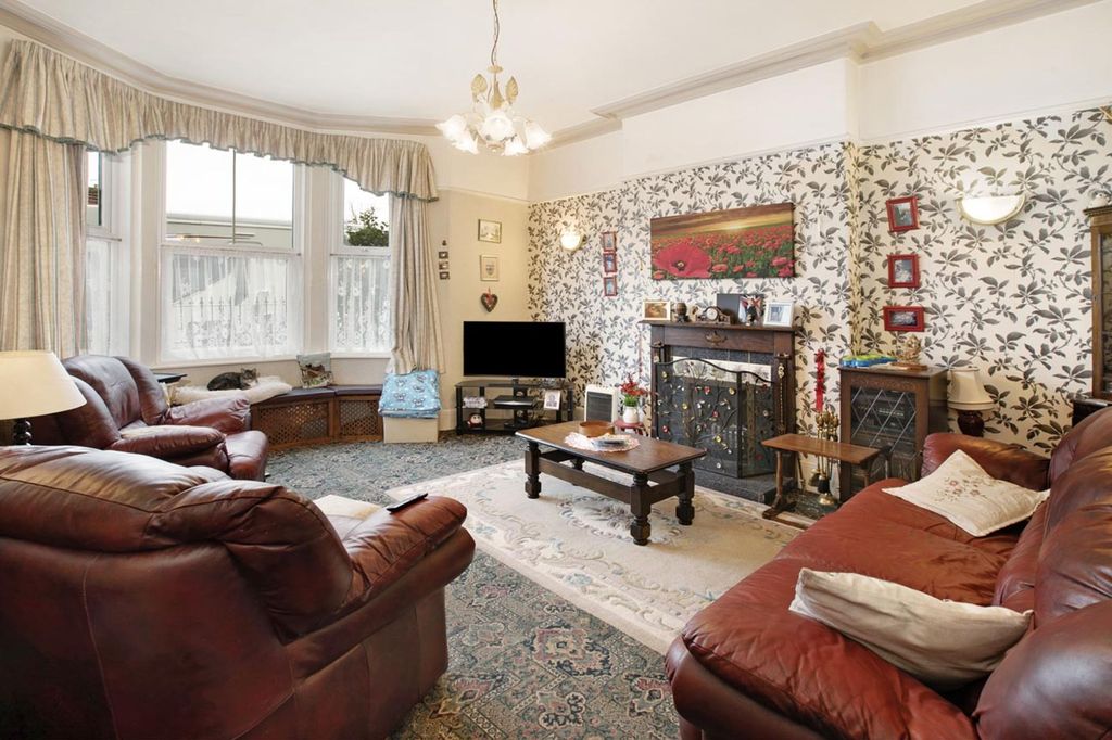 Property photo 3 of 14