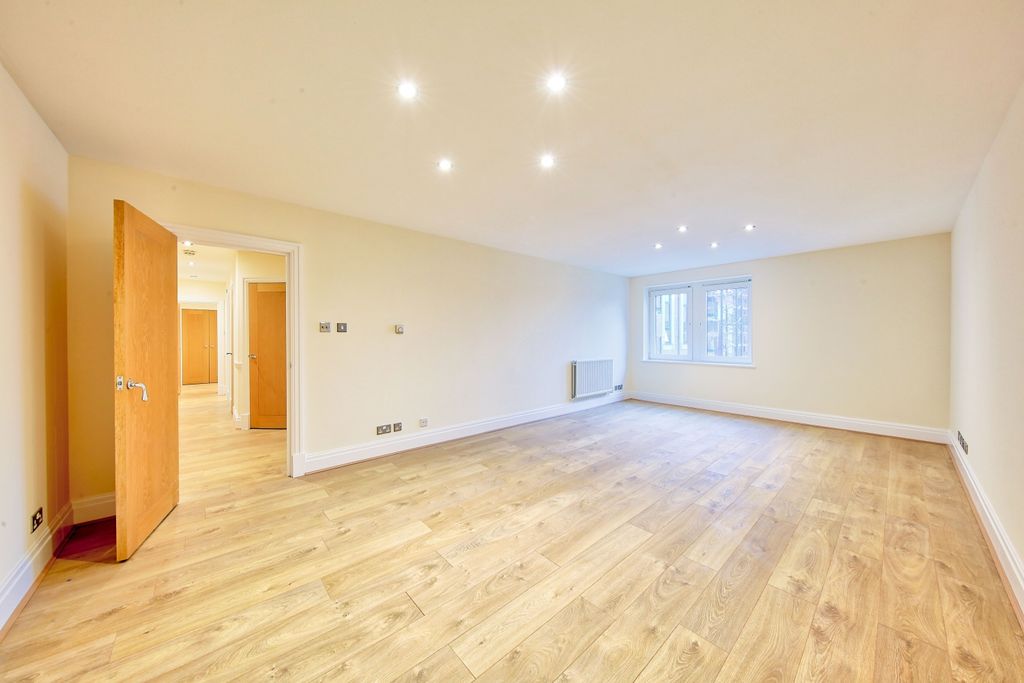 Property photo 1 of 11 46_Warren_House_Beckford_Close_Image8_15248_4