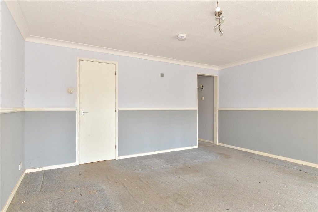 Property photo 3 of 10 Lounge