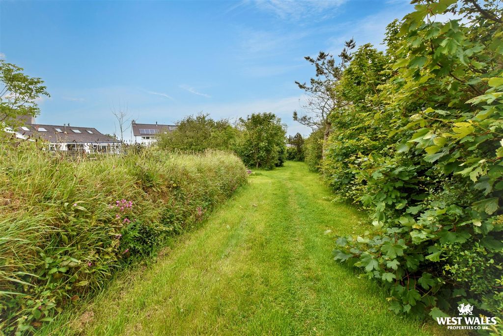 Property photo 3 of 68 35 (2).Jpg
