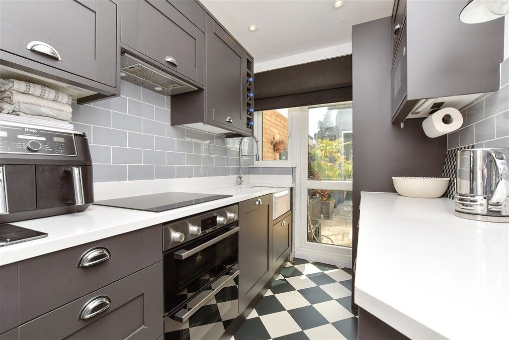 Property photo 3 of 21 Kitchen