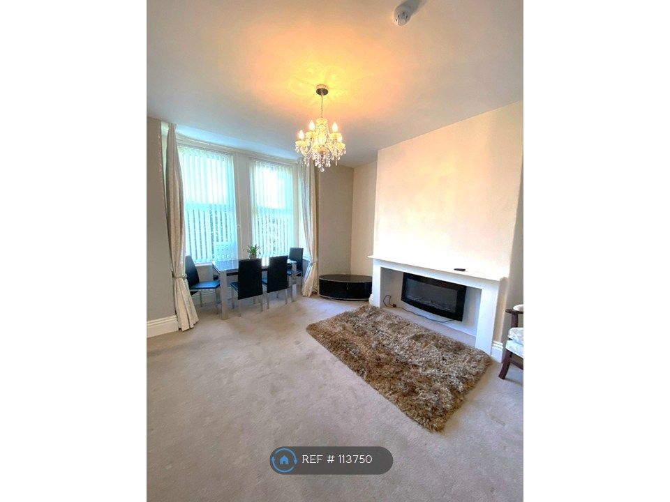 Property photo 1 of 7 Living Room