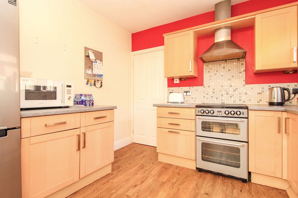 Property photo 3 of 15 Kitchen