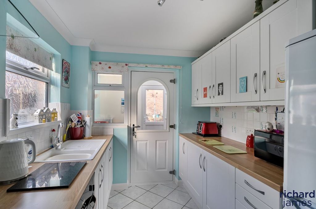 Property photo 3 of 17 Af1F10A75F134F51B7c17758070456B0