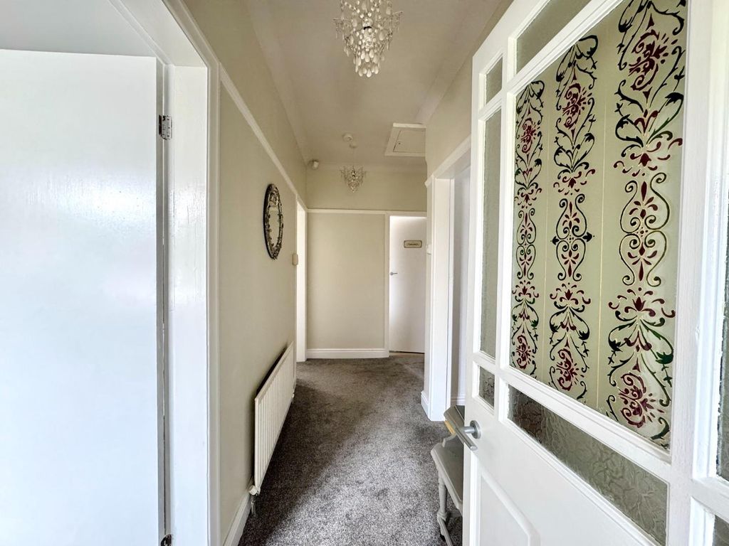 Property photo 2 of 21 Hallway