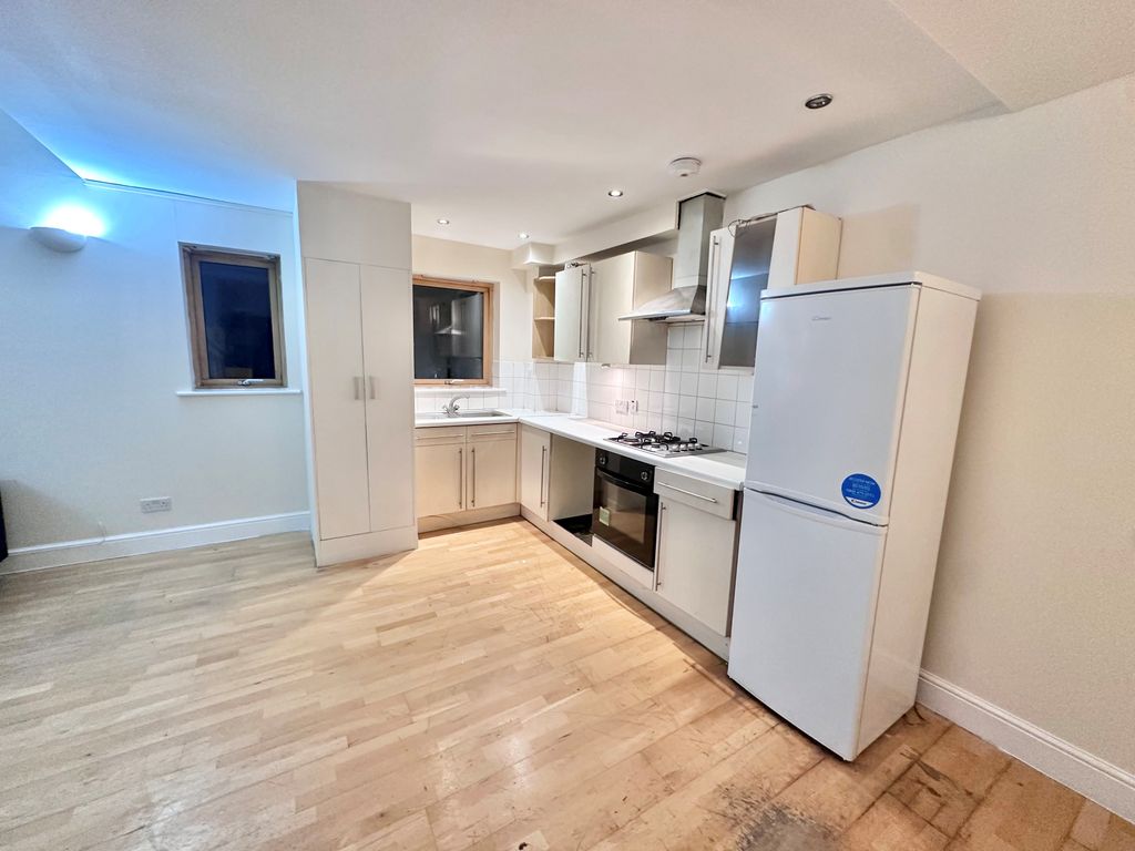 Property photo 2 of 7 Kitchen