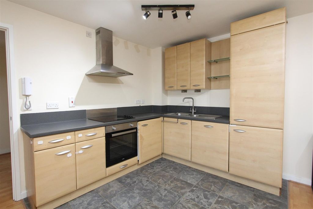 Property photo 2 of 10 Bright Modern Kitchen With Extensive Storage...