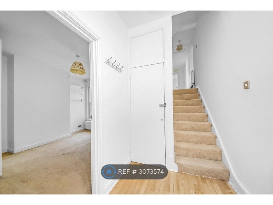 Property photo 2 of 11 Hall