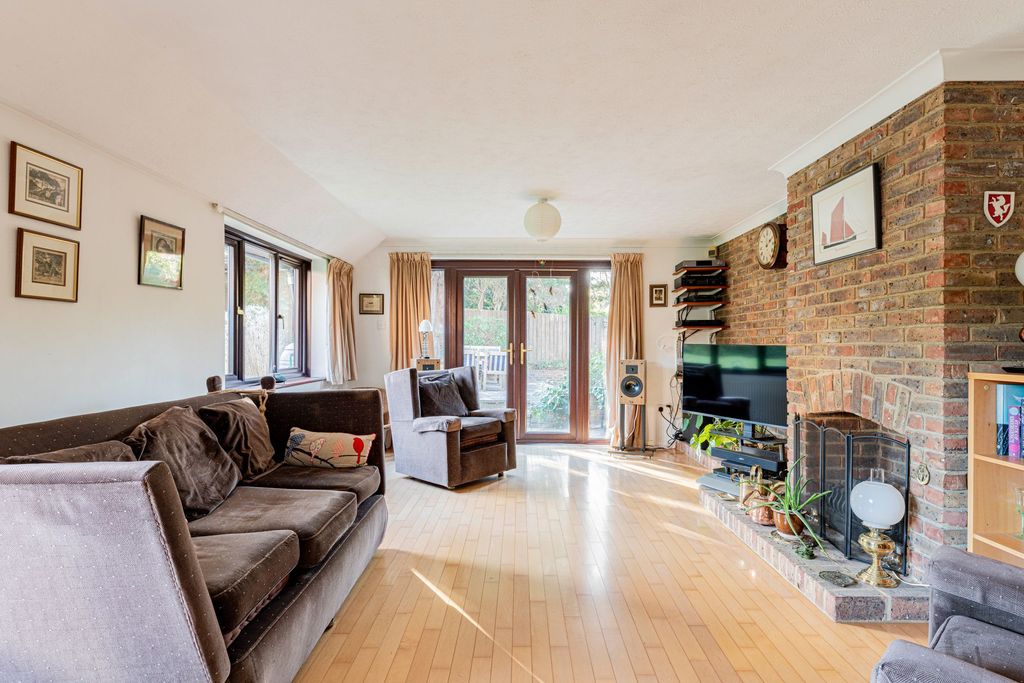 Property photo 2 of 48 Living Room (1)