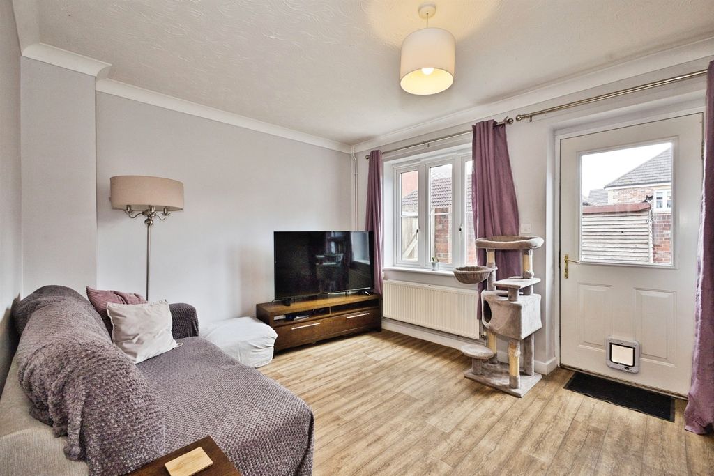 Property photo 3 of 11
