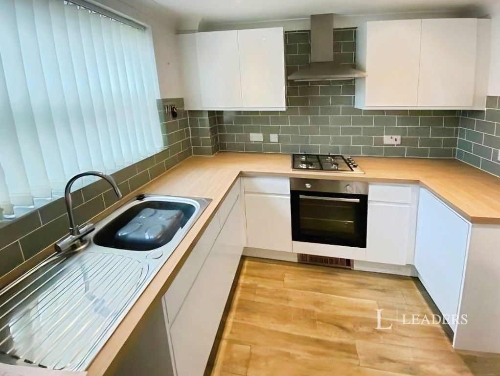 Property photo 2 of 7 Kitchen