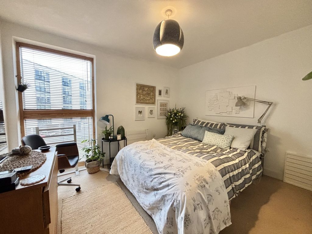 Property photo 3 of 10 Image00010