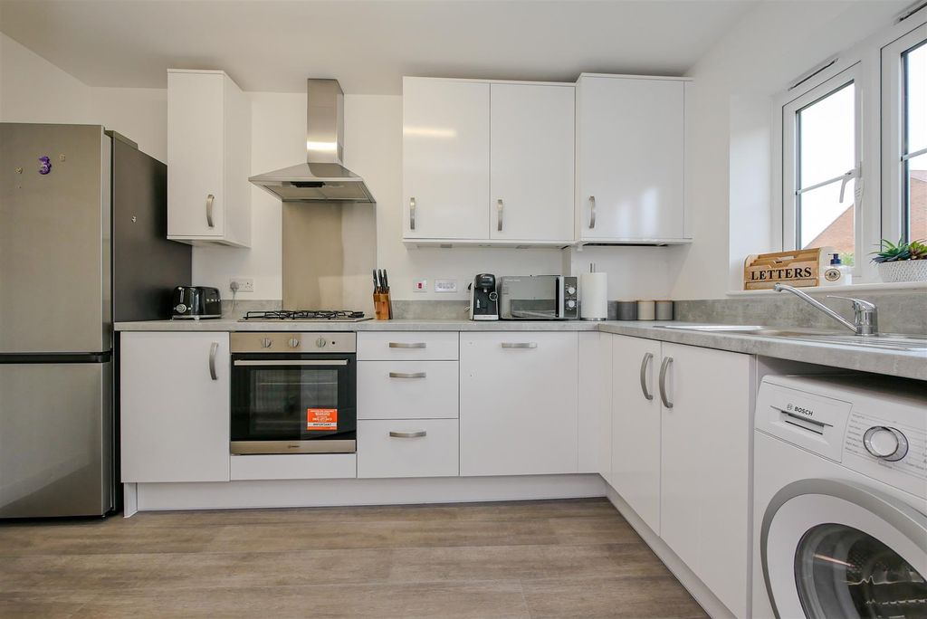 Property photo 3 of 13 Kitchen