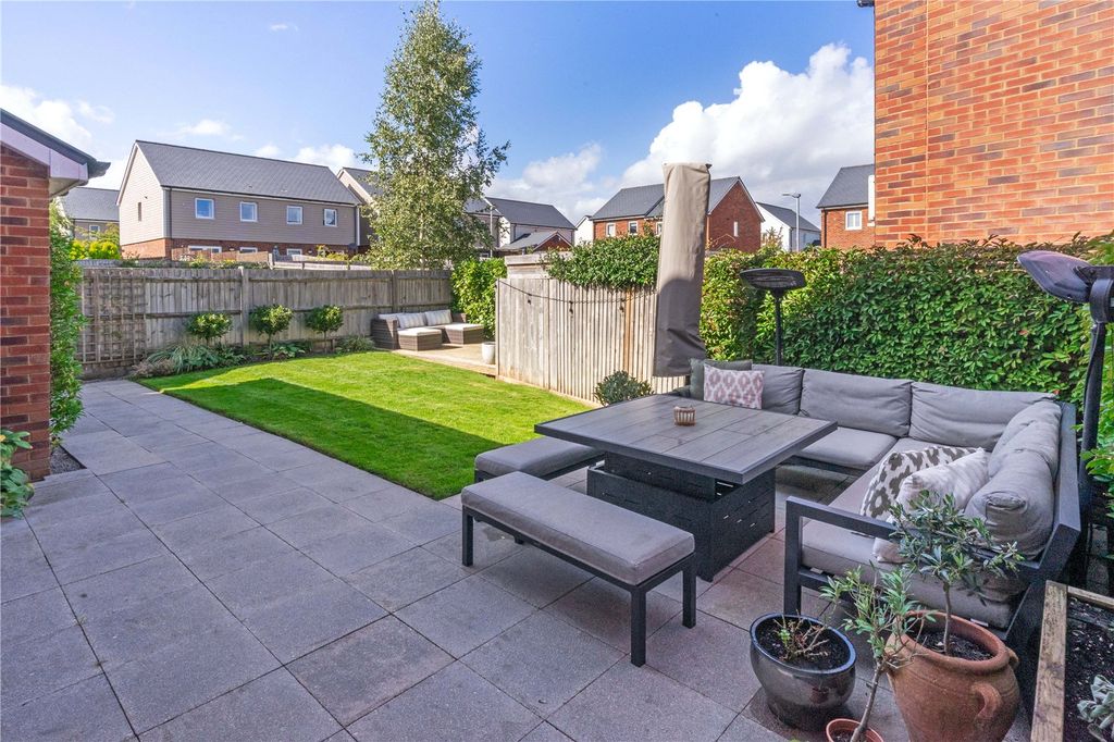 Property photo 2 of 17 Garden