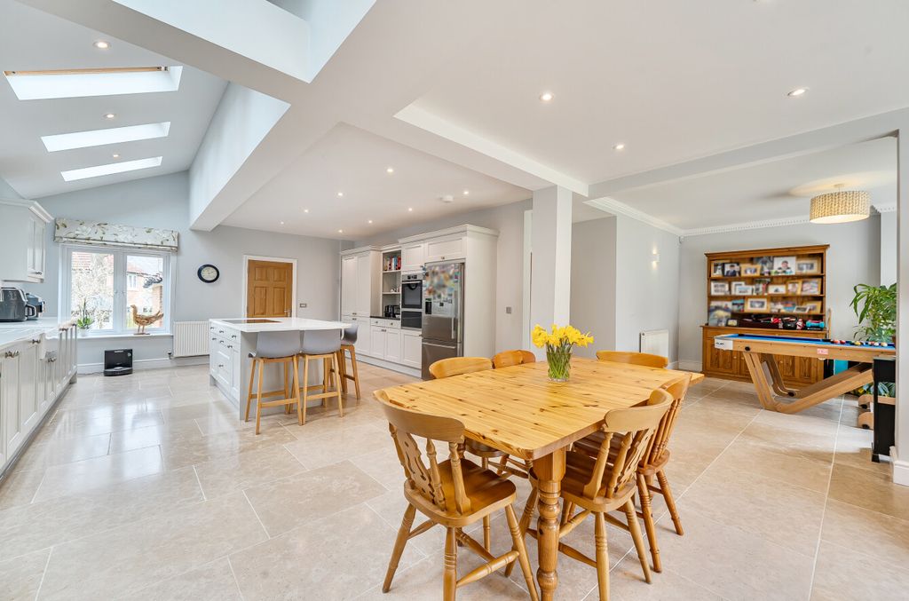 Property photo 2 of 26 1420540-32-69c14F...