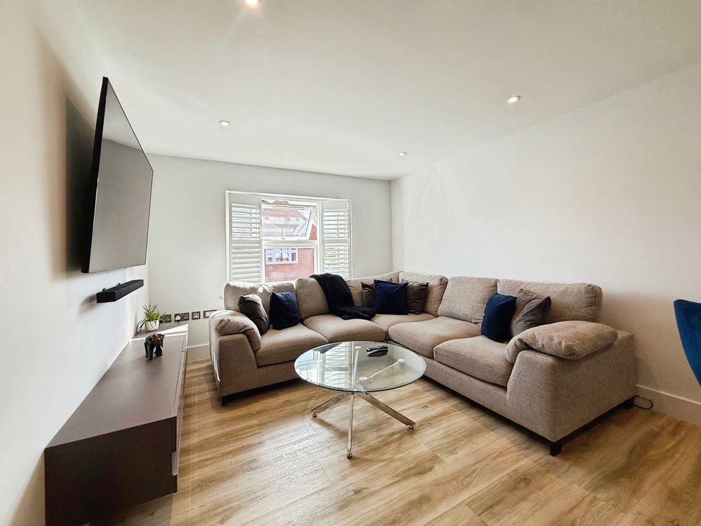 Property photo 3 of 21 Pbox-Img.Jpeg