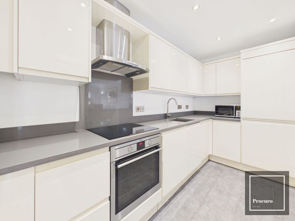 Property photo 3 of 12 Fully Fitted Kitchen