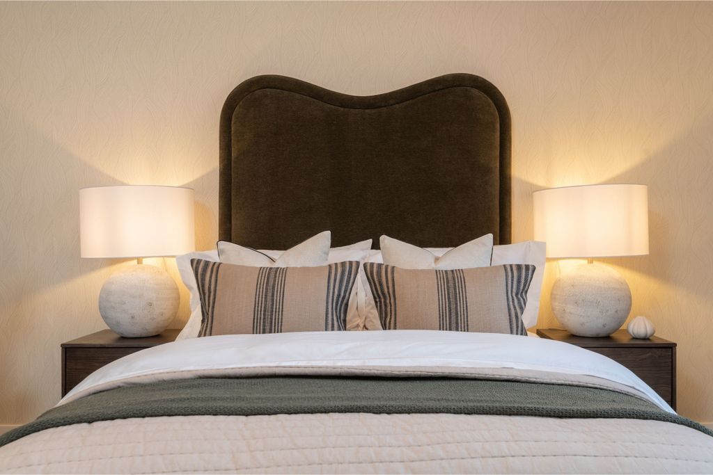 Property photo 2 of 8 25