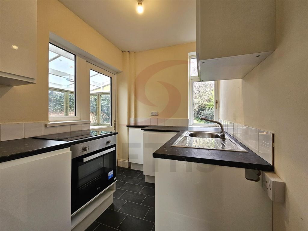 Property photo 3 of 9 Kitchen