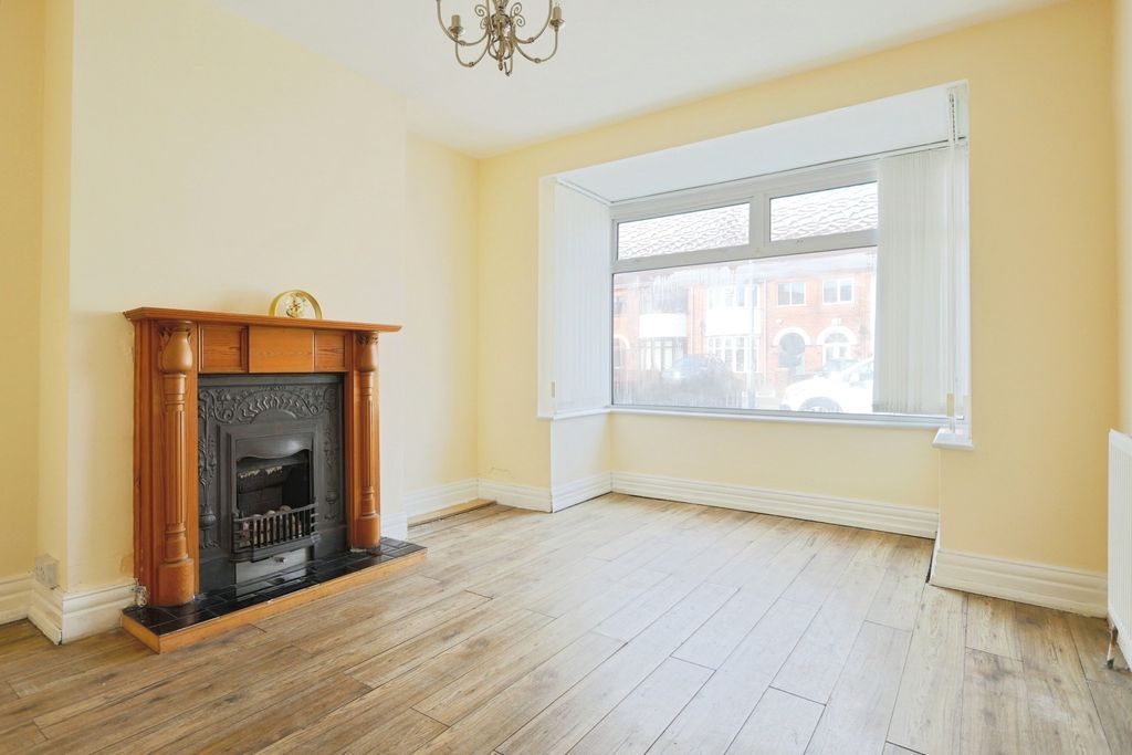 Property photo 2 of 12 3898234