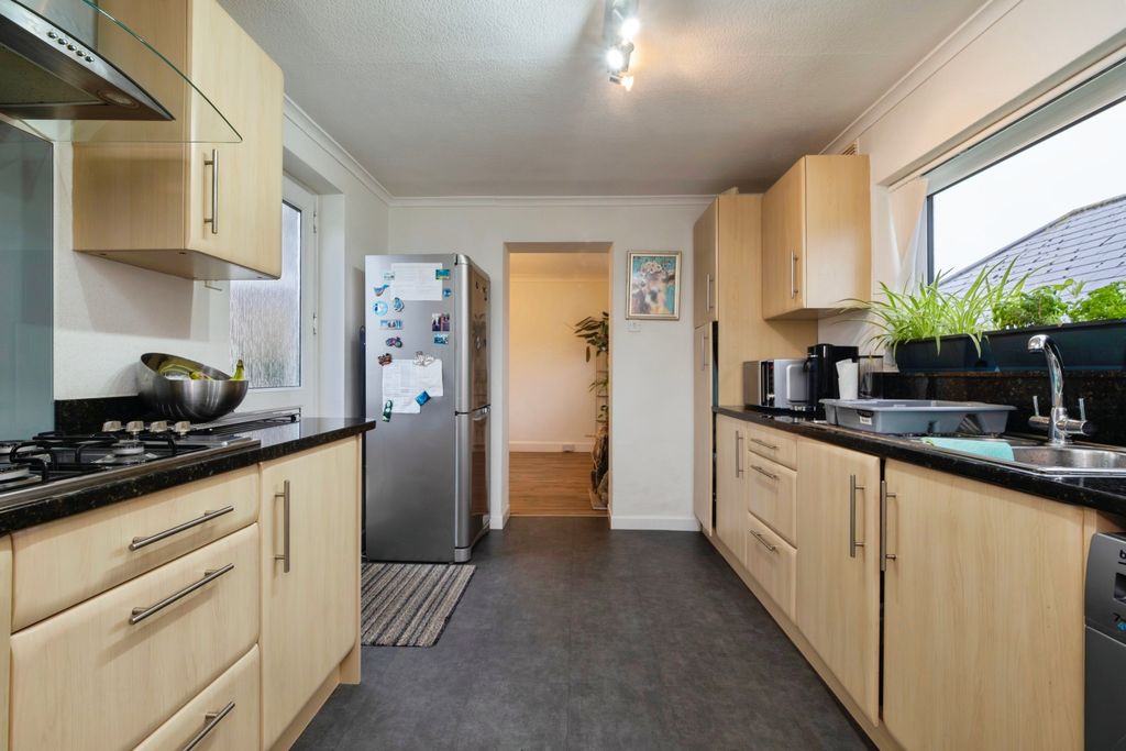 Property photo 3 of 12 Kitchen