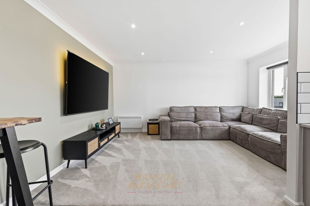 Additional image 4 of 3 bed flat for saleTower Close, East Grinstead RH19