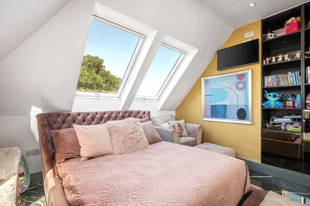 Property photo 3 of 40 Picture No. 02