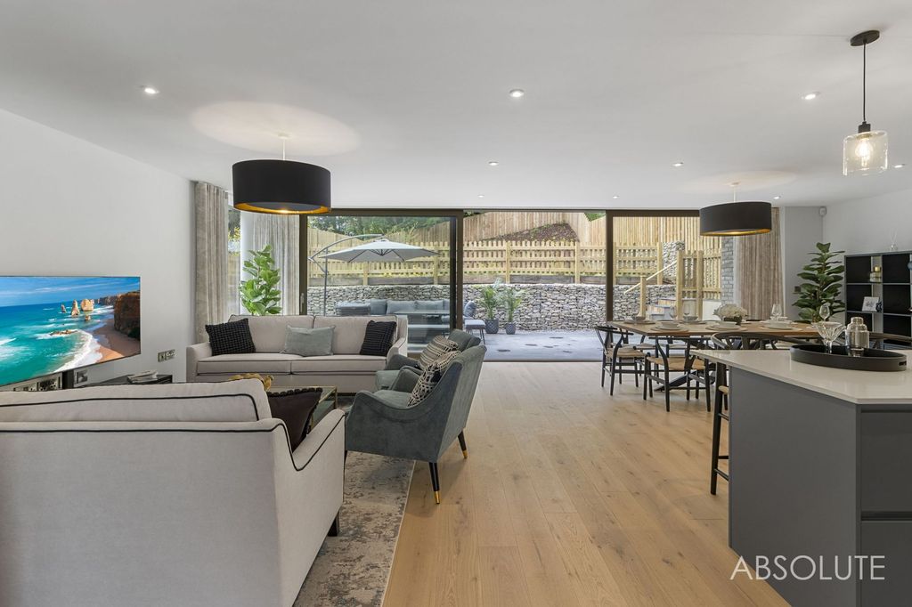 Property photo 2 of 34