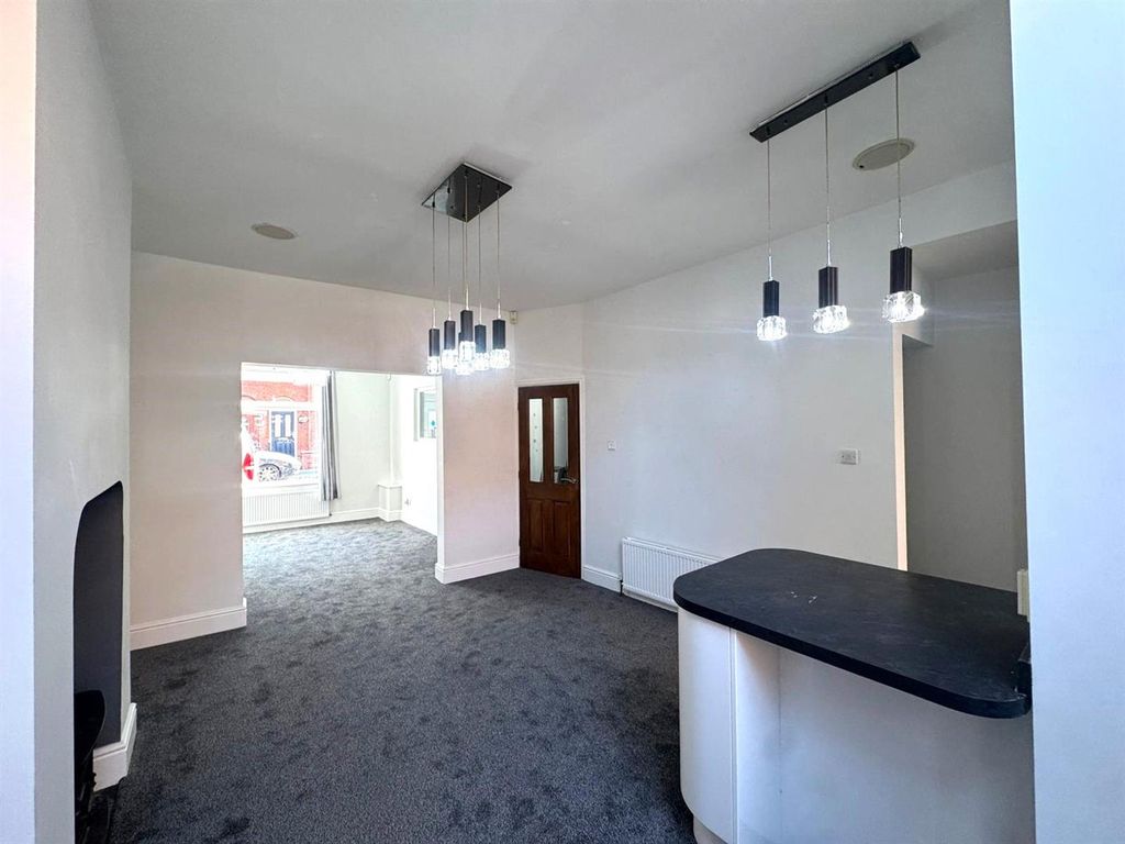 Property photo 2 of 11 Lounge/Dining Room