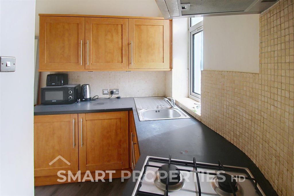 Property photo 3 of 6 Kitchen