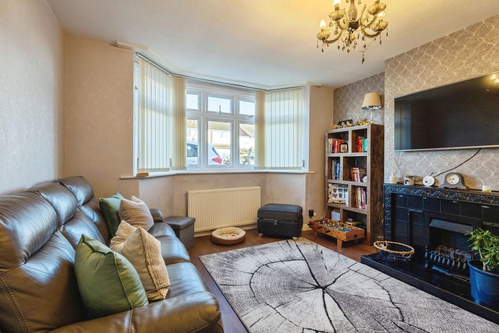 Property photo 3 of 20 Lounge