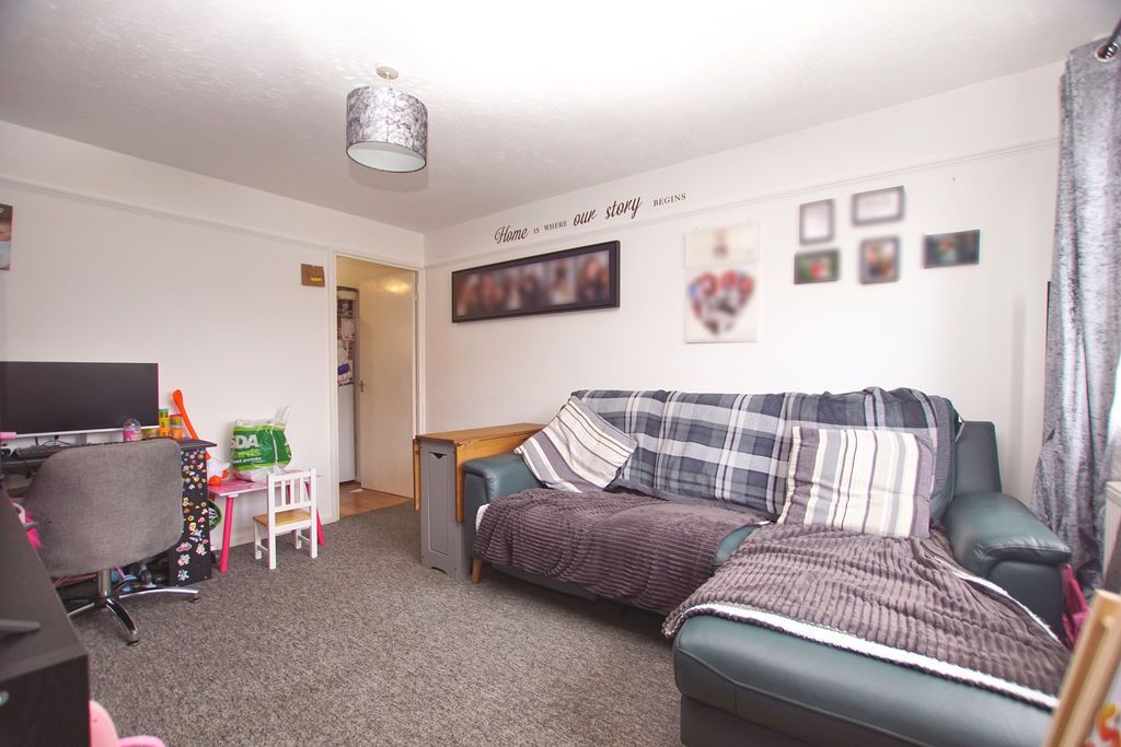 Property photo 2 of 13 Lounge