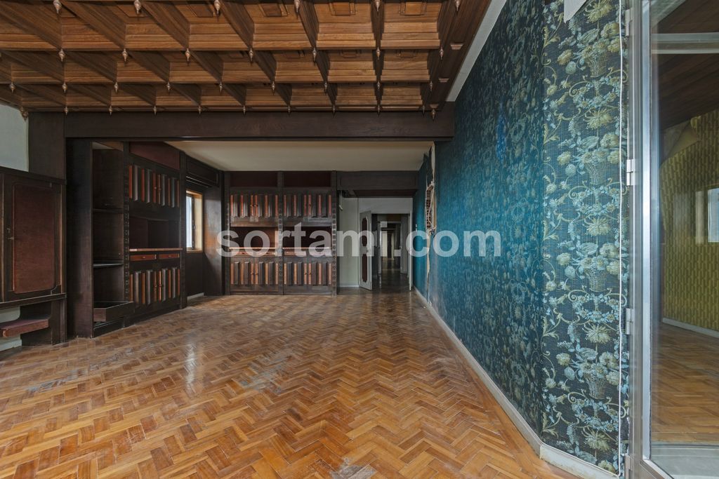 Property photo 2 of 38