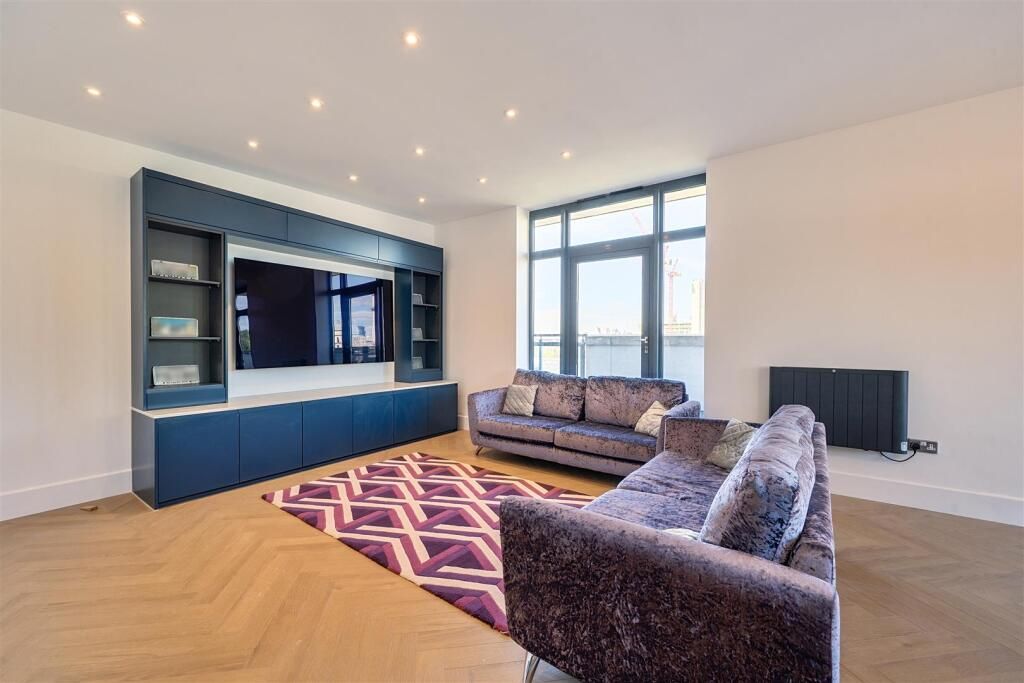 Property photo 2 of 18 Acbaf807d03E7A6De8206F05c174F48E