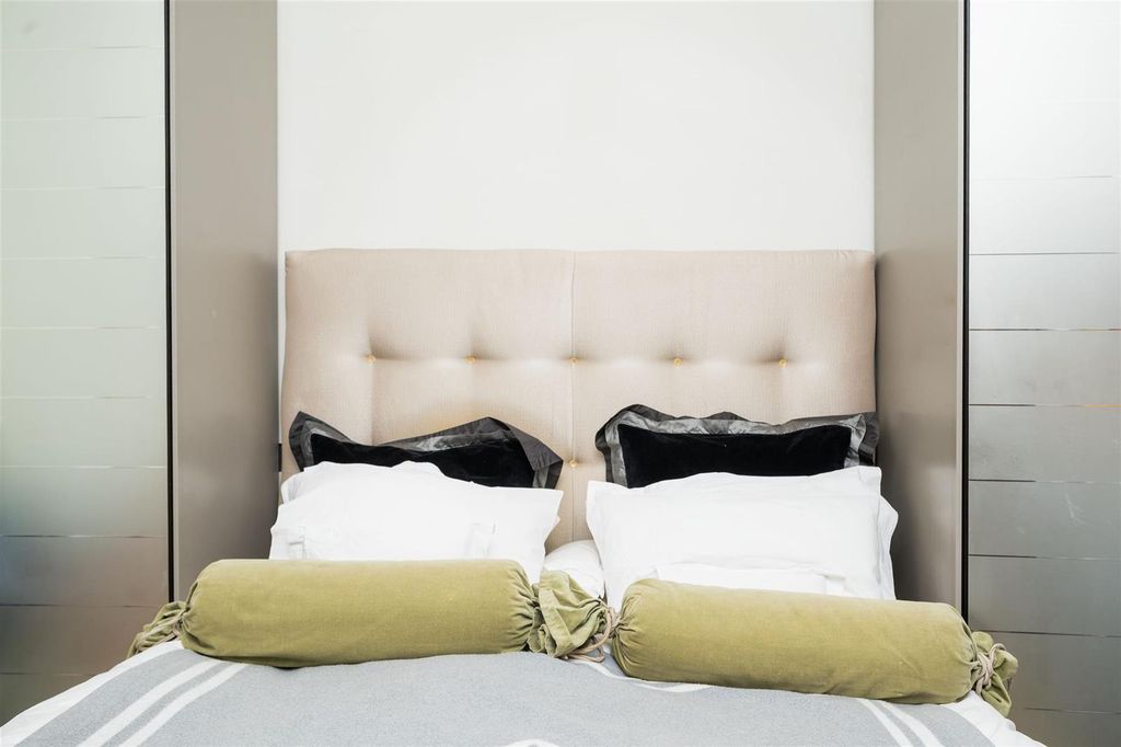 Property photo 3 of 7 Photo 2