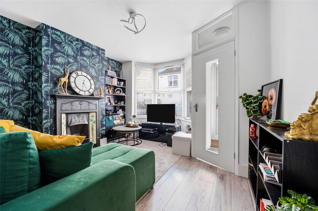 Property photo 2 of 16 Picture No. 18