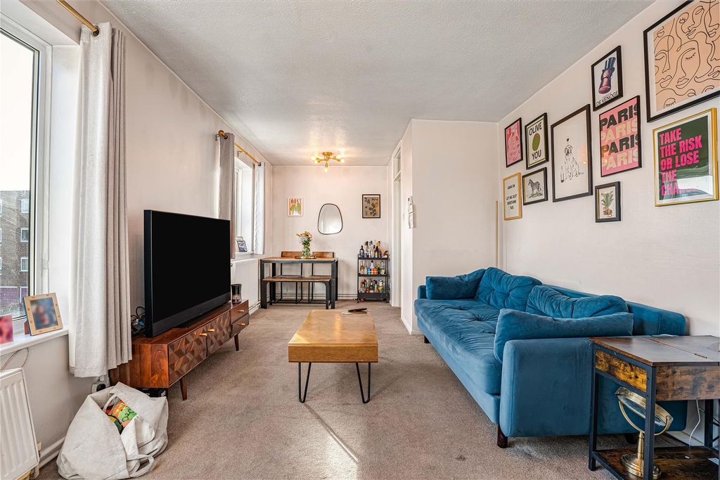 Property photo 2 of 8 15_94327.Jpg