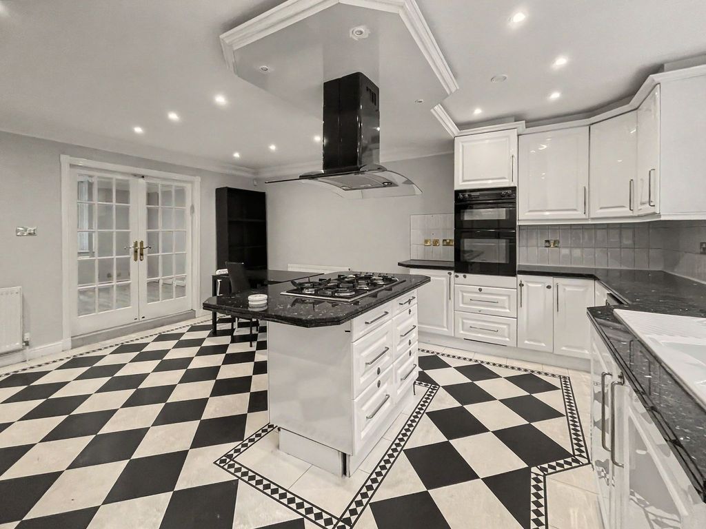 Property photo 2 of 29