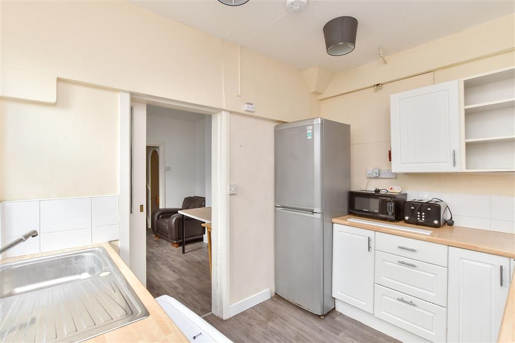 Property photo 3 of 11 Kitchen