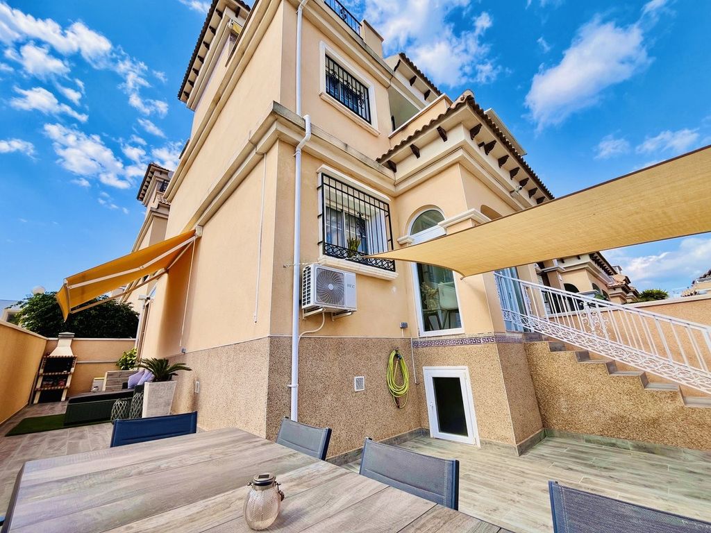Property photo 1 of 32
