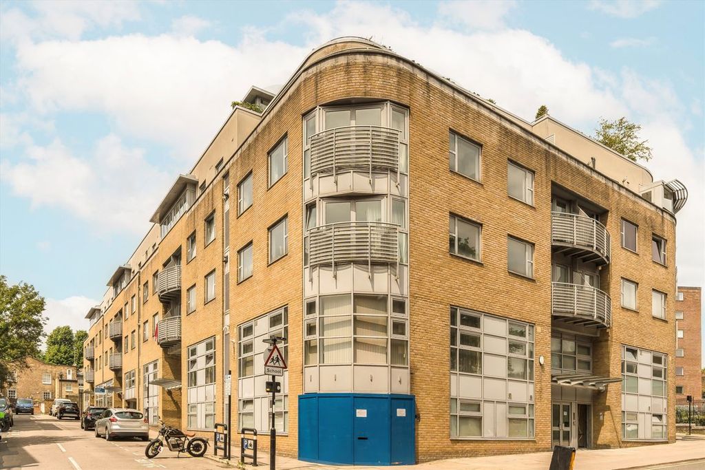 Property photo 1 of 8