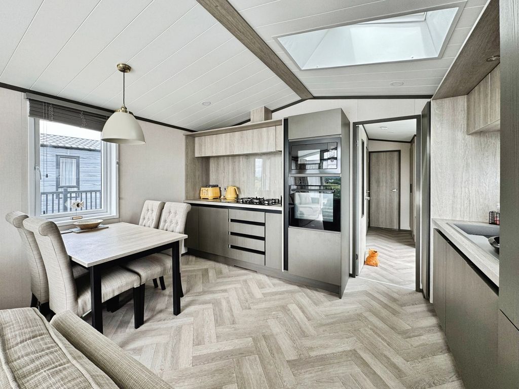 Property photo 3 of 34 Pbox-Img.Jpg