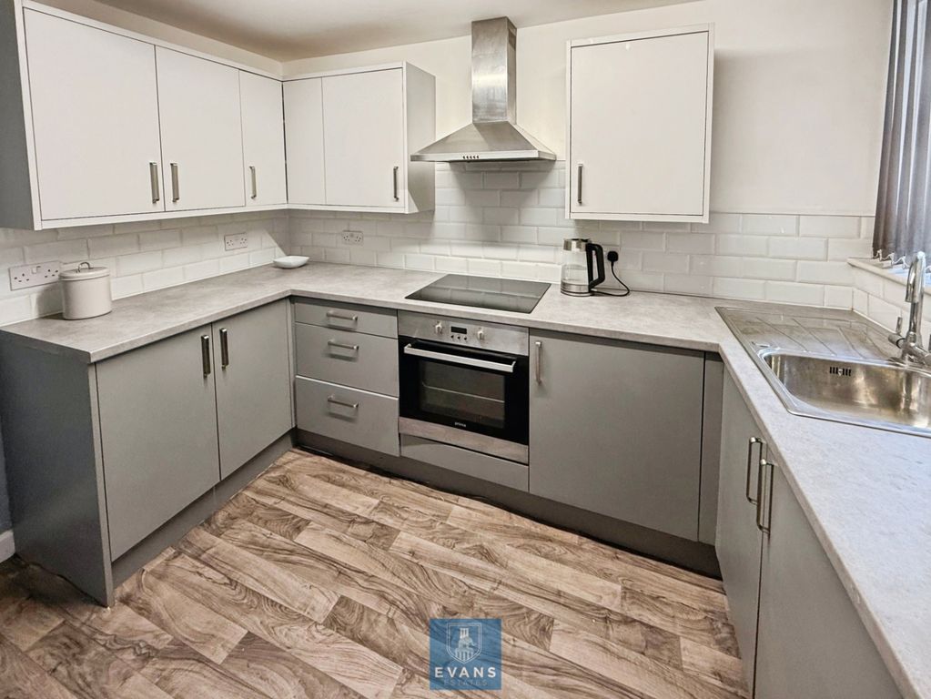 Property photo 2 of 8 Kitchen