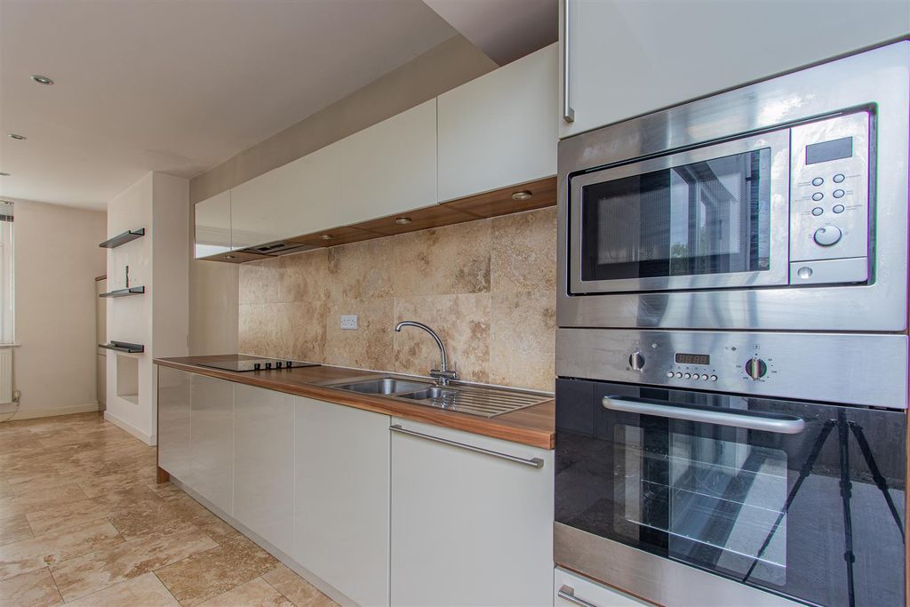 Property photo 3 of 16 Iestyn Street 16-5.Jpg