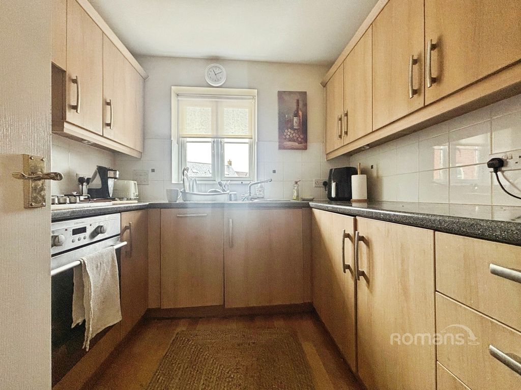 Property photo 3 of 6 Kitchen