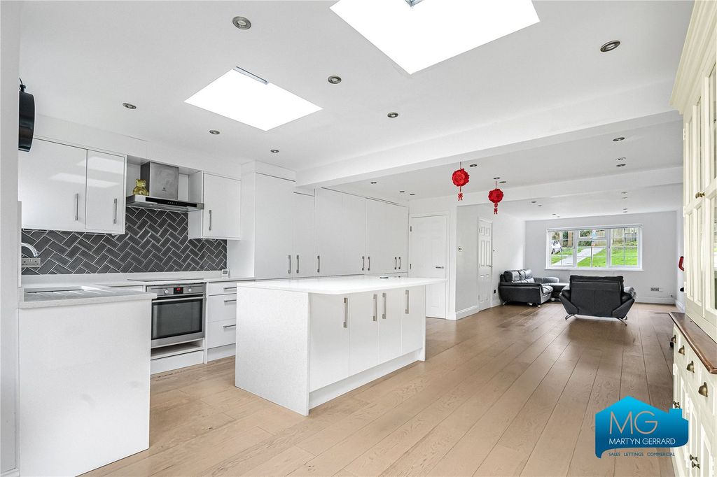 Property photo 2 of 33 Picture No. 79